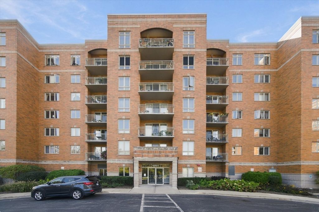 6807 N Milwaukee Avenue 405, Niles, IL 60714 — exterior