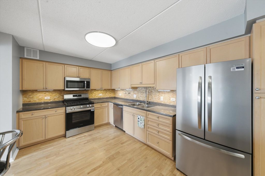 6807 N Milwaukee Avenue 405, Niles, IL 60714 — photo 4