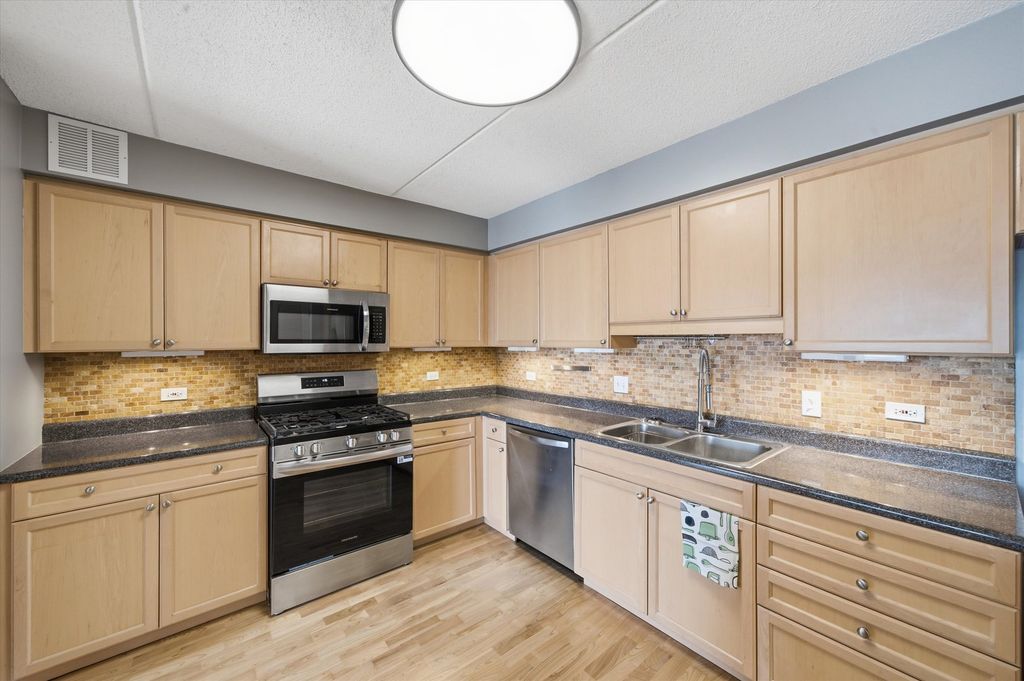 6807 N Milwaukee Avenue 405, Niles, IL 60714 — photo 5