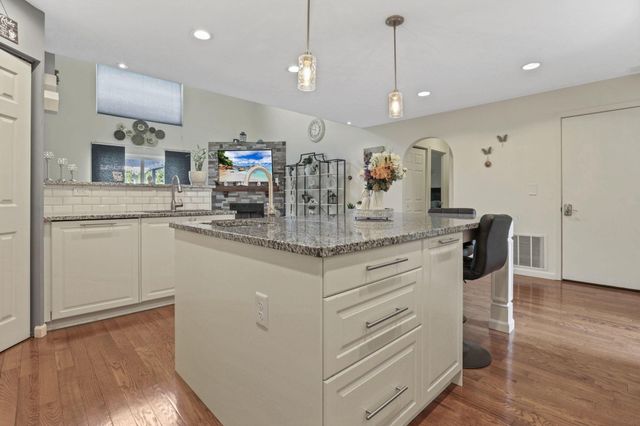 49 Knights Bridge Drive W, Pickerington, OH 43147