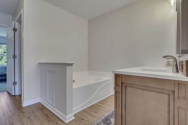 49 Knights Bridge Drive W, Pickerington, OH 43147