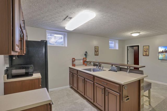 49 Knights Bridge Drive W, Pickerington, OH 43147