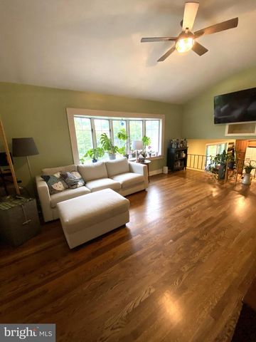 8 ANGLIN DR, Newark, DE 19713