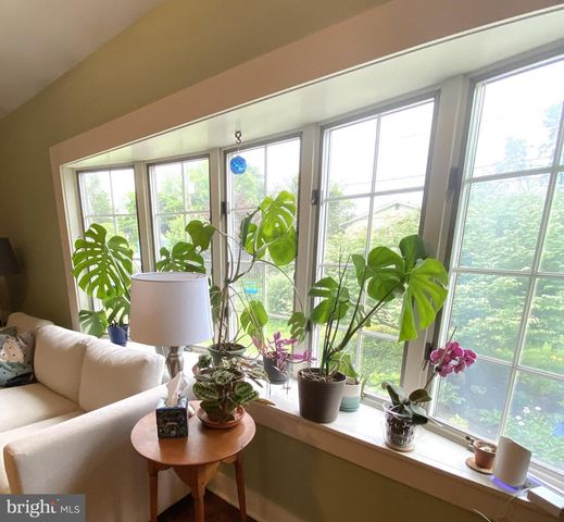 8 ANGLIN DR, Newark, DE 19713