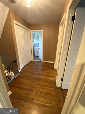 8 ANGLIN DR, Newark, DE 19713