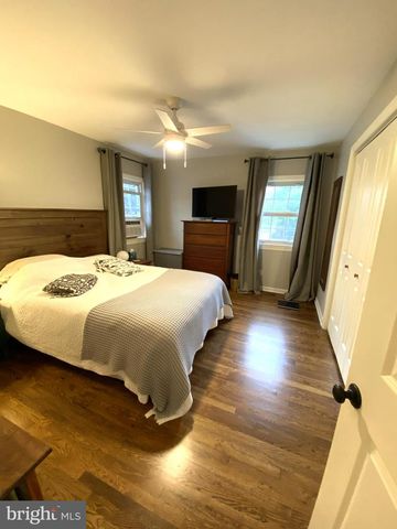 8 ANGLIN DR, Newark, DE 19713