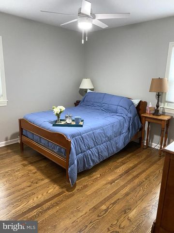 8 ANGLIN DR, Newark, DE 19713