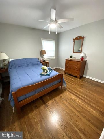 8 ANGLIN DR, Newark, DE 19713