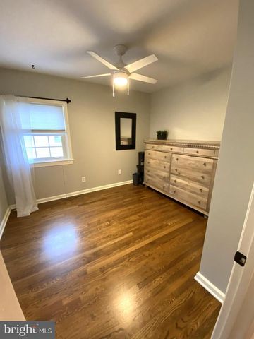 8 ANGLIN DR, Newark, DE 19713