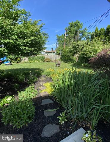 8 ANGLIN DR, Newark, DE 19713