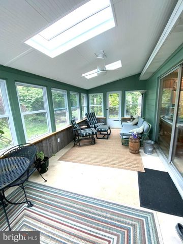 8 ANGLIN DR, Newark, DE 19713