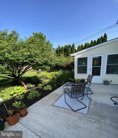 8 ANGLIN DR, Newark, DE 19713