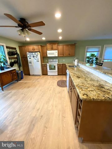 8 ANGLIN DR, Newark, DE 19713