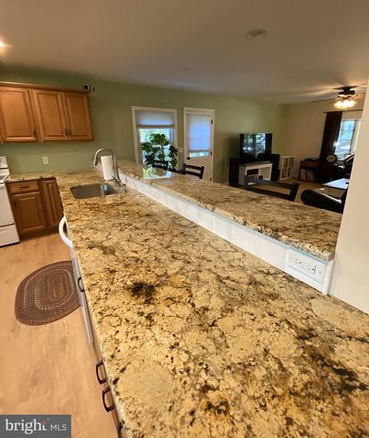 8 ANGLIN DR, Newark, DE 19713