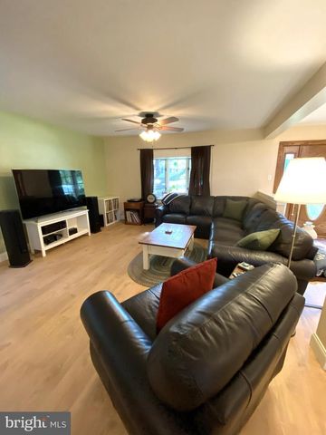 8 ANGLIN DR, Newark, DE 19713