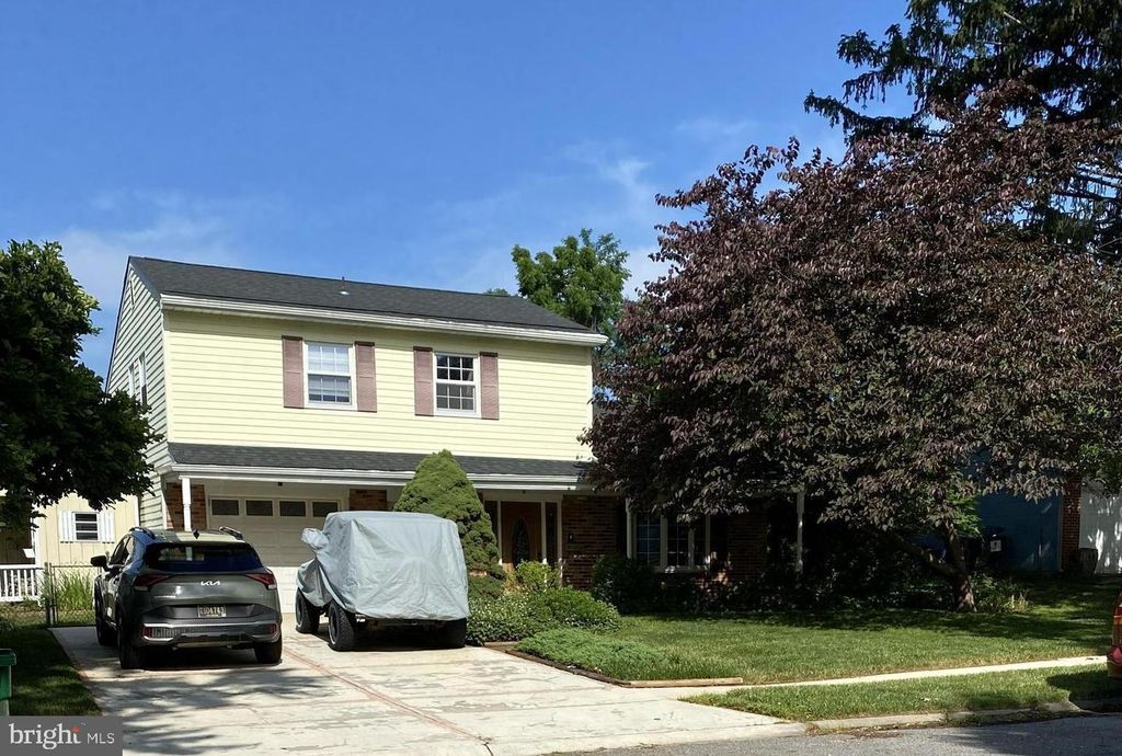 8 ANGLIN DR, Newark, DE 19713