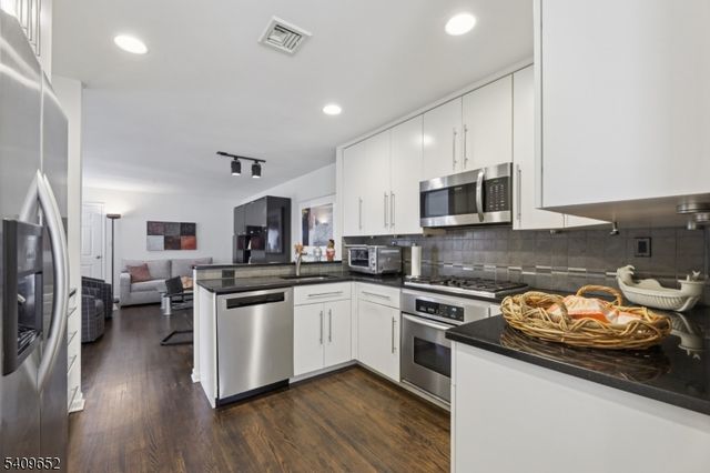 7 Coniston Ct, Wayne Twp., NJ 07470