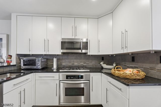 7 Coniston Ct, Wayne Twp., NJ 07470