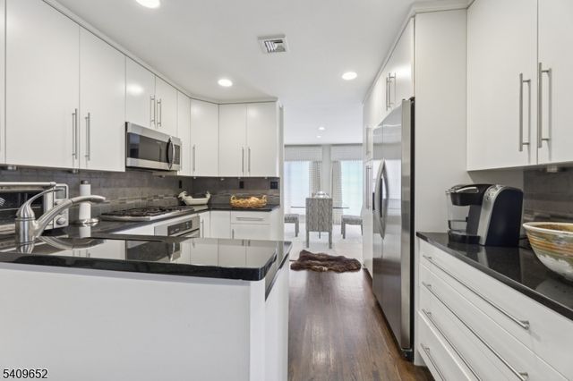 7 Coniston Ct, Wayne Twp., NJ 07470