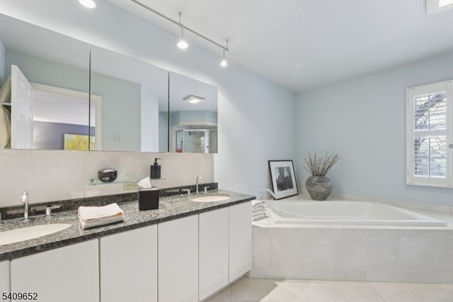 7 Coniston Ct, Wayne Twp., NJ 07470