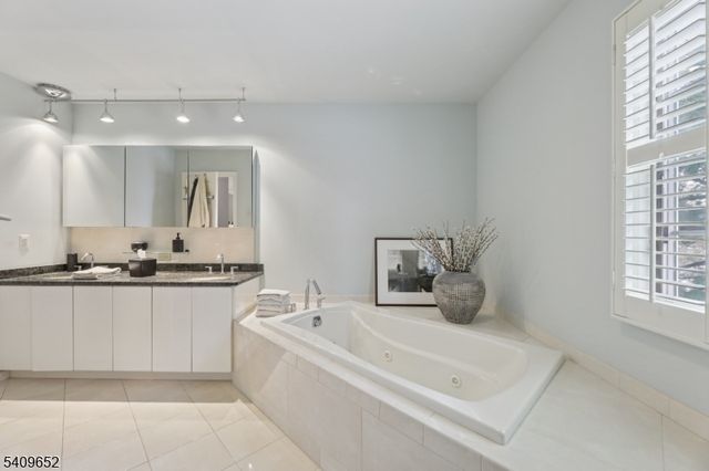 7 Coniston Ct, Wayne Twp., NJ 07470