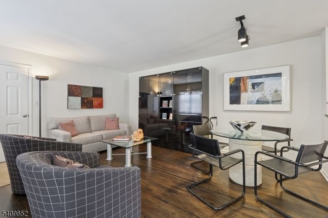 7 Coniston Ct, Wayne Twp., NJ 07470