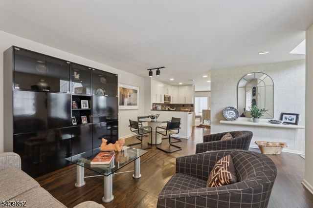 7 Coniston Ct, Wayne Twp., NJ 07470