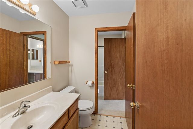 7050 Brighton Court 203, Woodridge, IL 60517