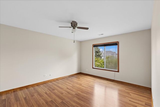 7050 Brighton Court 203, Woodridge, IL 60517