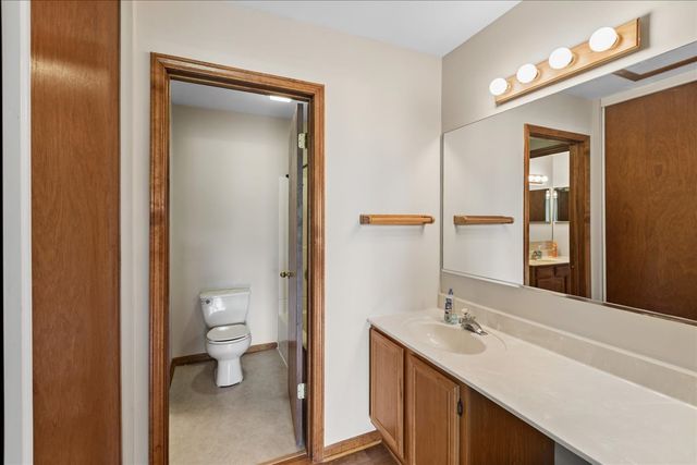 7050 Brighton Court 203, Woodridge, IL 60517