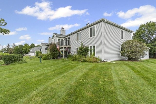 7050 Brighton Court 203, Woodridge, IL 60517