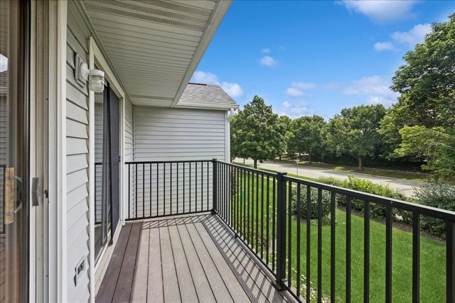 7050 Brighton Court 203, Woodridge, IL 60517