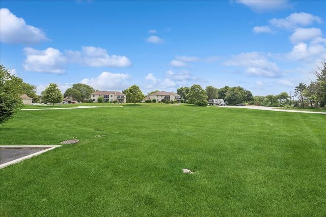 7050 Brighton Court 203, Woodridge, IL 60517