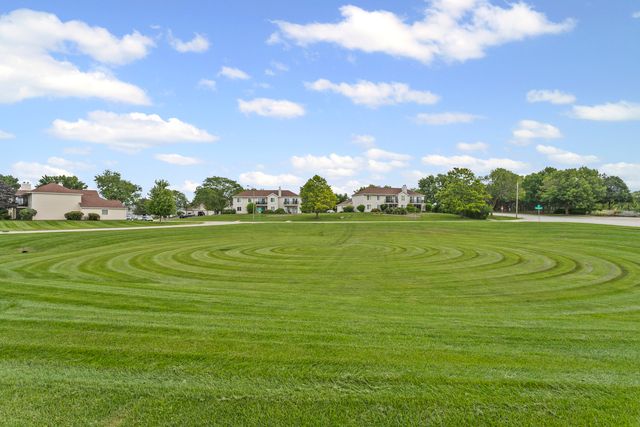 7050 Brighton Court 203, Woodridge, IL 60517