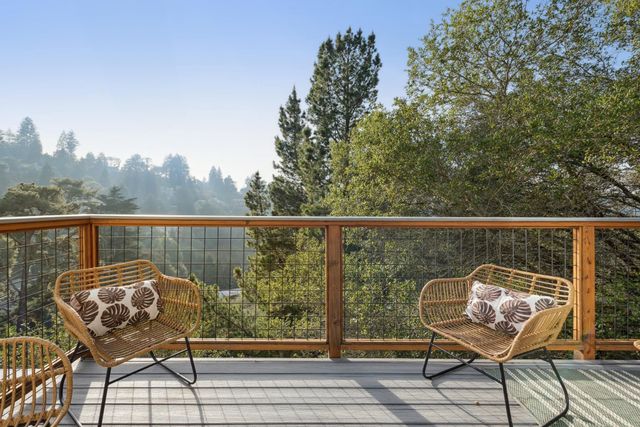 6689 Exeter Dr, Oakland, CA 94611