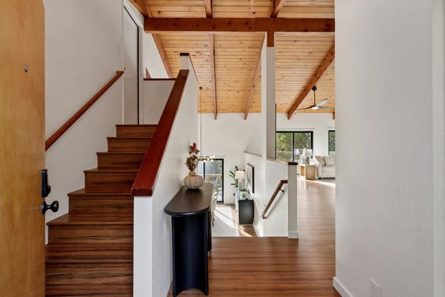 6689 Exeter Dr, Oakland, CA 94611