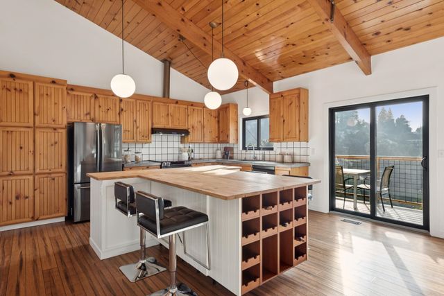 6689 Exeter Dr, Oakland, CA 94611