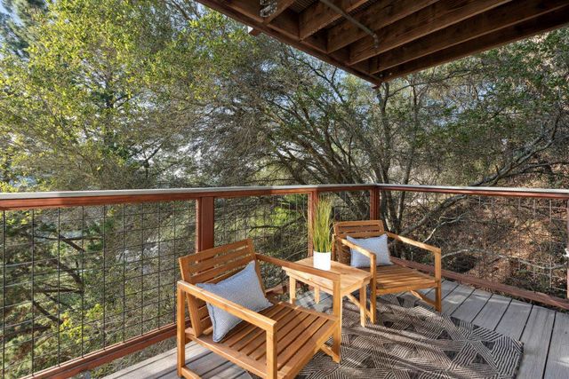 6689 Exeter Dr, Oakland, CA 94611