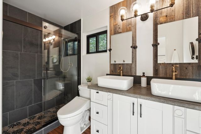 6689 Exeter Dr, Oakland, CA 94611