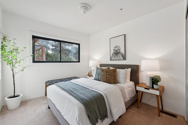 6689 Exeter Dr, Oakland, CA 94611