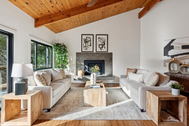 6689 Exeter Dr, Oakland, CA 94611