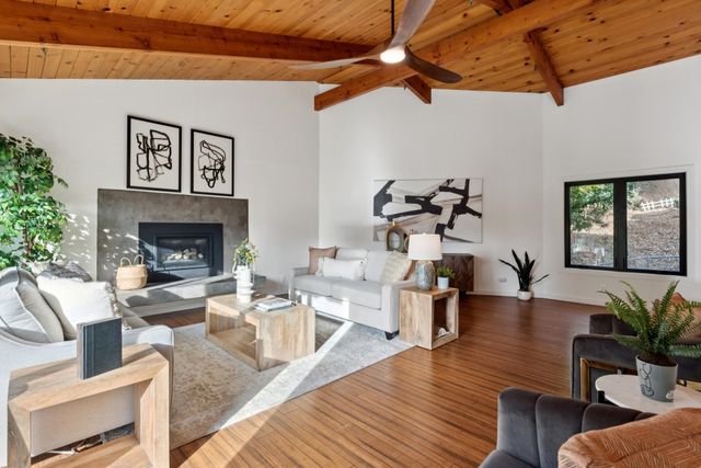 6689 Exeter Dr, Oakland, CA 94611