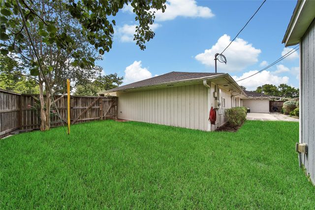 1503 W T C Jester Boulevard, Houston, TX 77008