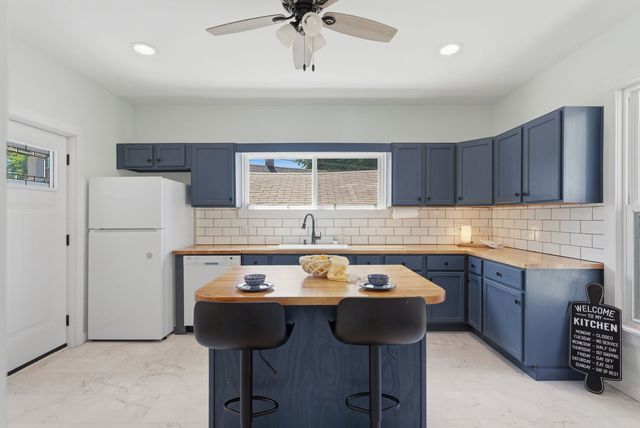 2313 Hobson Avenue, Davenport, IA 52802