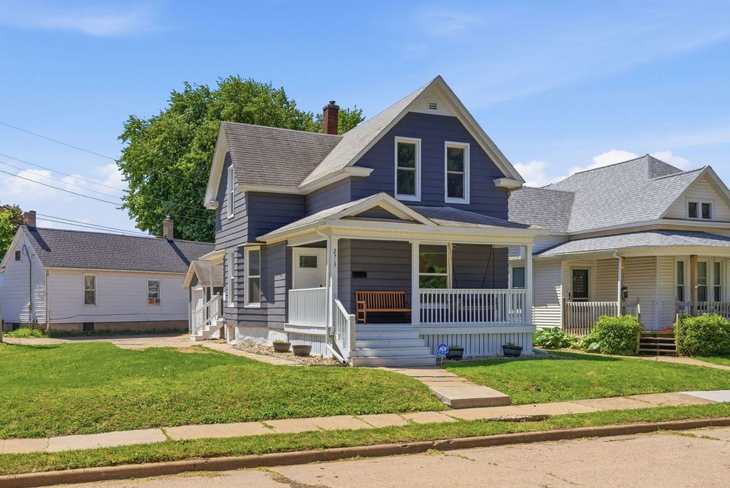 2313 Hobson Avenue, Davenport, IA 52802