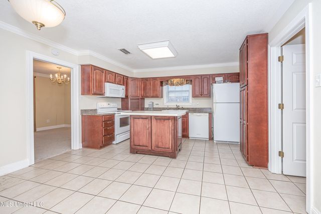 1512 Woodhaven Street, Pascagoula, MS 39581