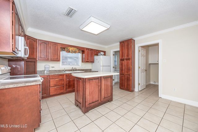 1512 Woodhaven Street, Pascagoula, MS 39581