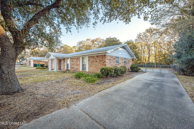 1512 Woodhaven Street, Pascagoula, MS 39581