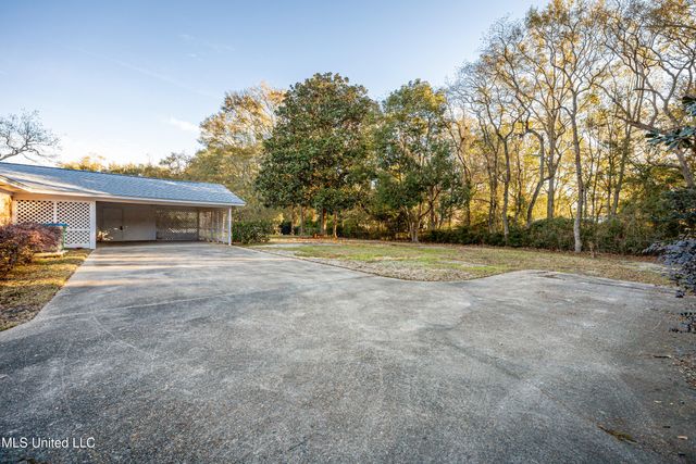 1512 Woodhaven Street, Pascagoula, MS 39581