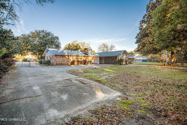 1512 Woodhaven Street, Pascagoula, MS 39581